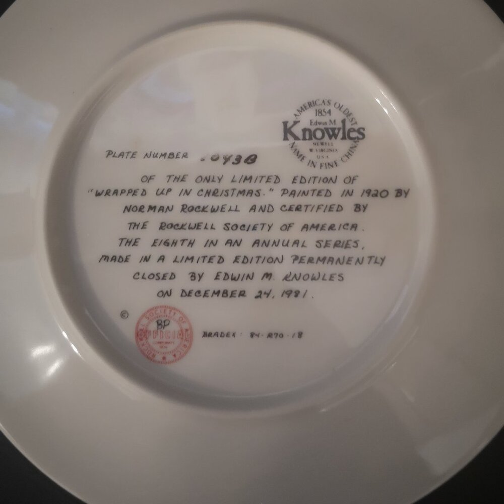 Vintage Norman Rockwell 8" Christmas 1981 "Wrapped Up In Christmas" Plate - Picture 2 of 5